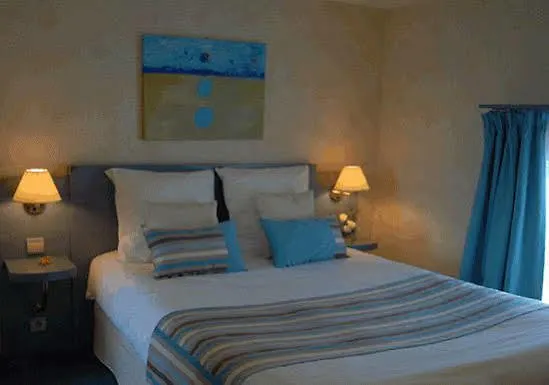 Logis Le Pelican & Son Restaurant Hotel Vernantes