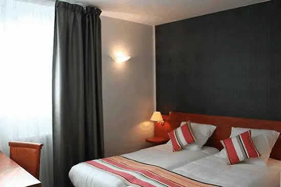 Отель Logis Le Pelican & Son Restaurant 3*