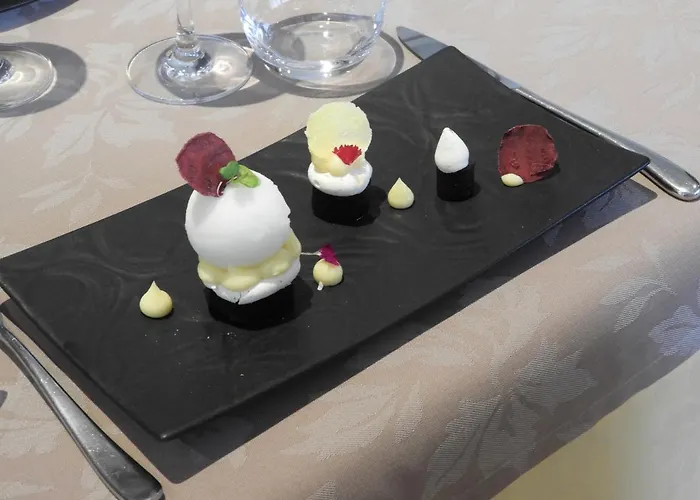 Logis Le Pelican & Son Restaurant Vernantes